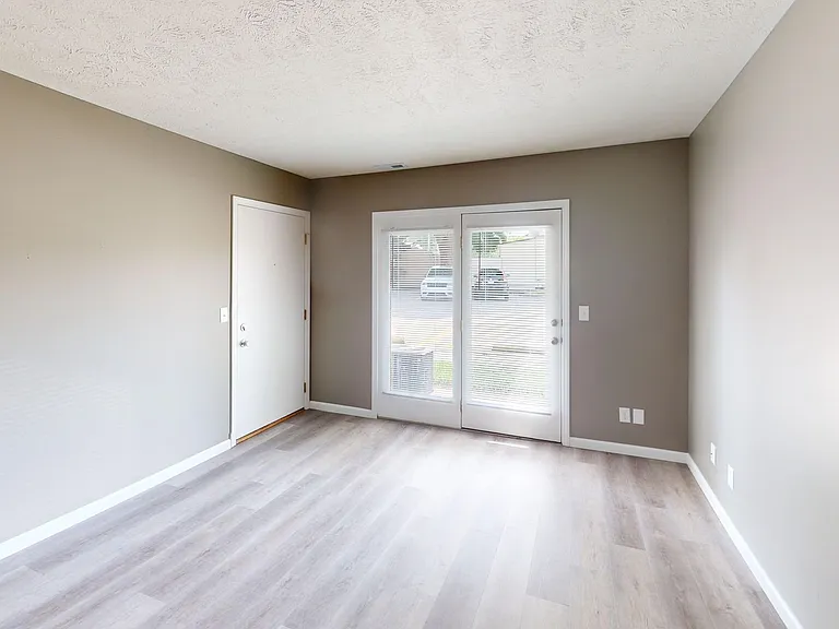 Elston Point — Photo 30