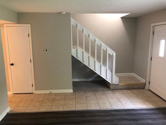 3rd image of 587 Holly Ct