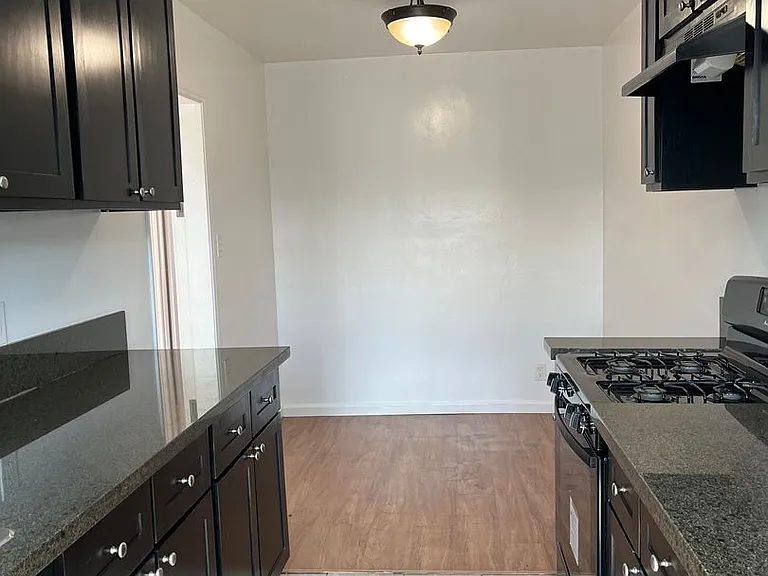 443-445 W Florence Ave — Photo 5