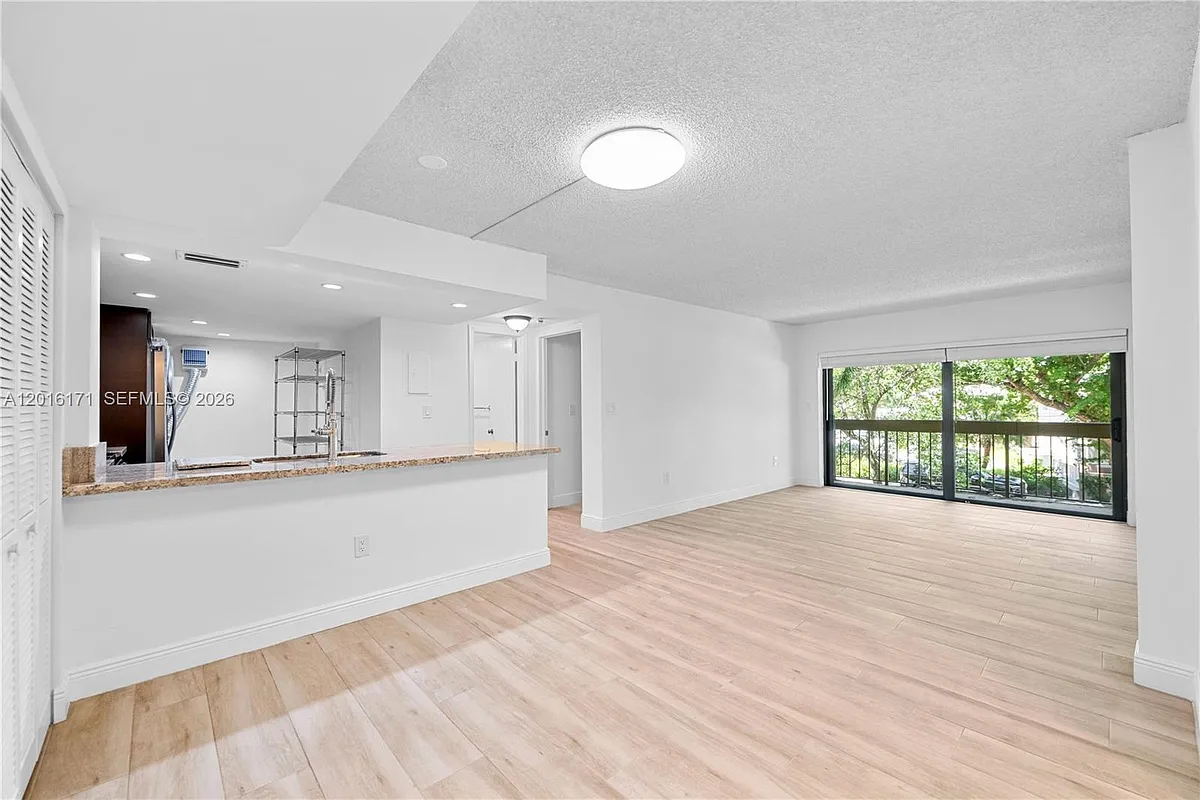 Building Photo - 5201 Orduna Dr #10