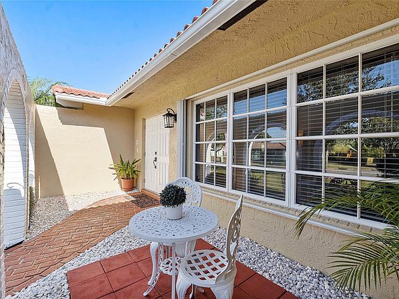 5th image of 10297 NW 16th Court