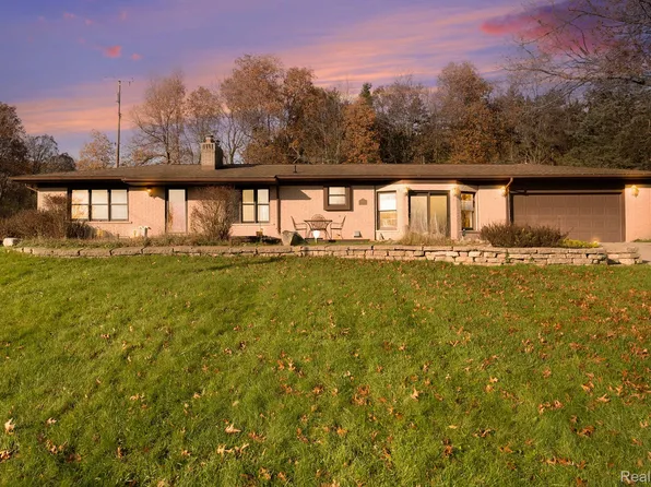 3380 Grange Hall Rd, Ortonville, MI 48462