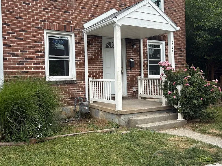 975 Edison St — Photo 2