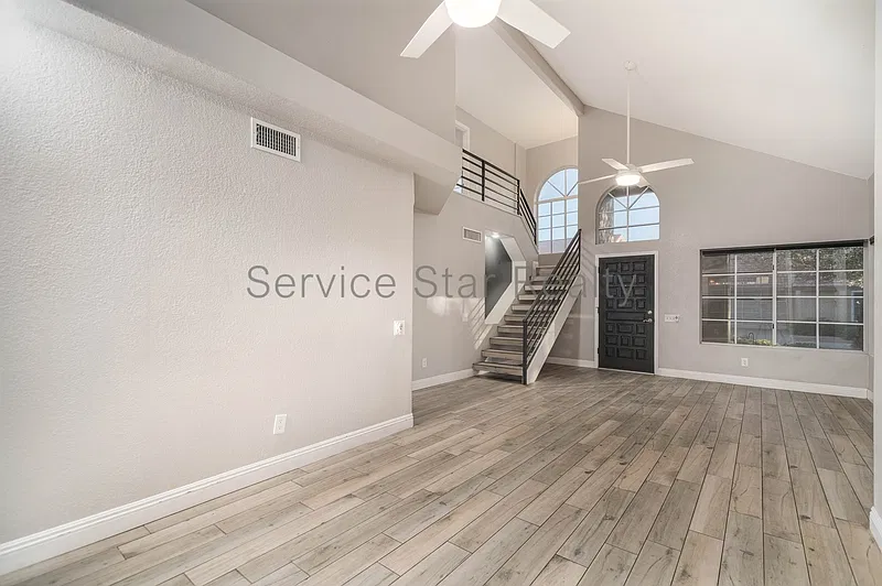 3 bed, 2.0 bath, 1373 sqft, $2,395 — Photo 4