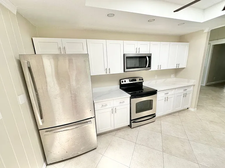 3140 Caledonia Ave — Photo 3