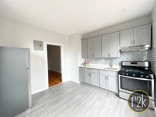 Rented by Realty 2000 Corp | media 15