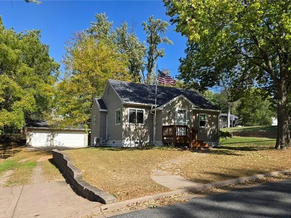 1221 13th Ave E, Menomonie, WI 54751