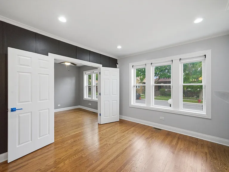 8326 S Luella Ave — Photo 15