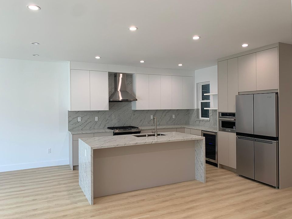 1st image of 712 16th Ave