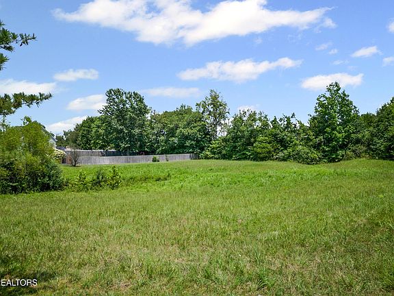 3rd image of 3 & 4 Suffolk Dr