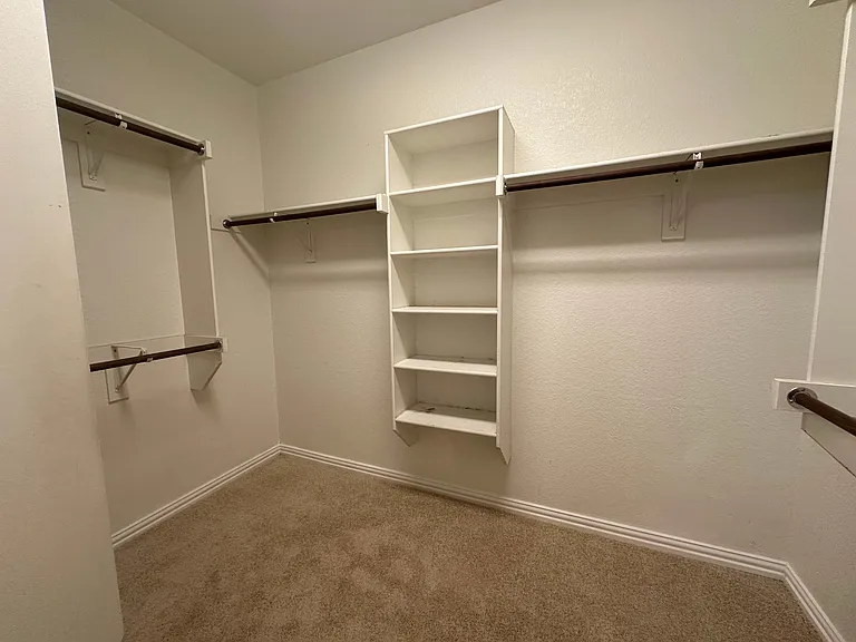 7721 Shasta Dr — Photo 3