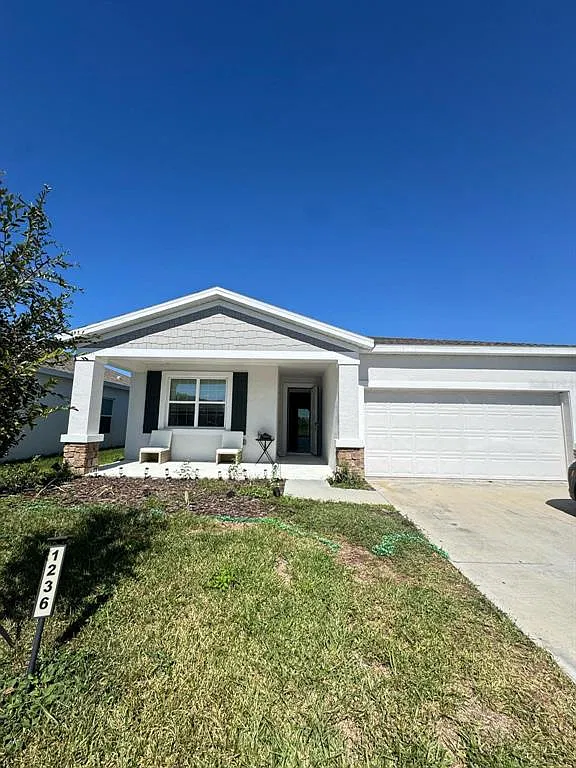 3 bed, 2.0 bath, 2109 sqft, $1,900 — Photo 1
