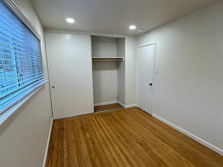 5445 Broadway #1 — Photo 35