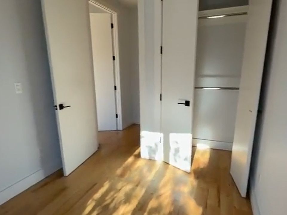 1st image of 490 Jackson Ave #3B