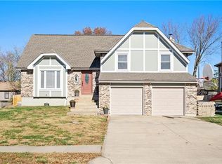 1004 E Piatt Ln, Olathe, KS 66061