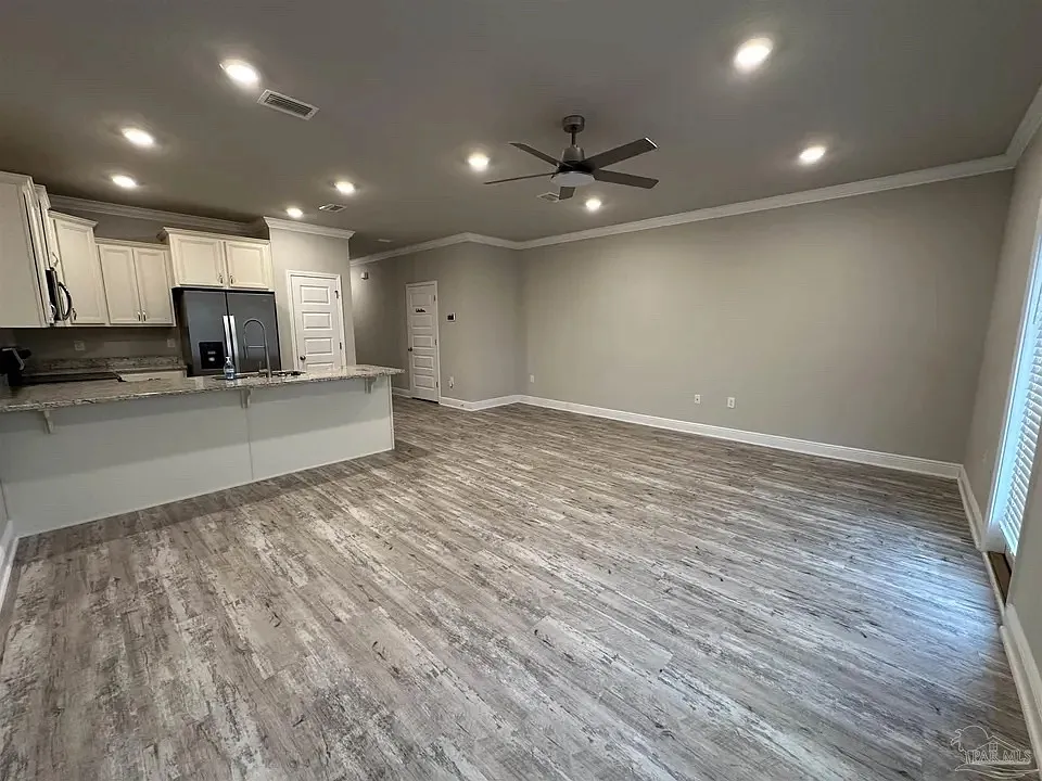 3 bed, 2.5 bath, 1537 sqft, $2,400 — Photo 4