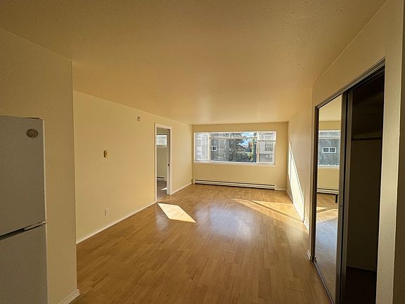 4th image of 224 Harvard Ave E #401