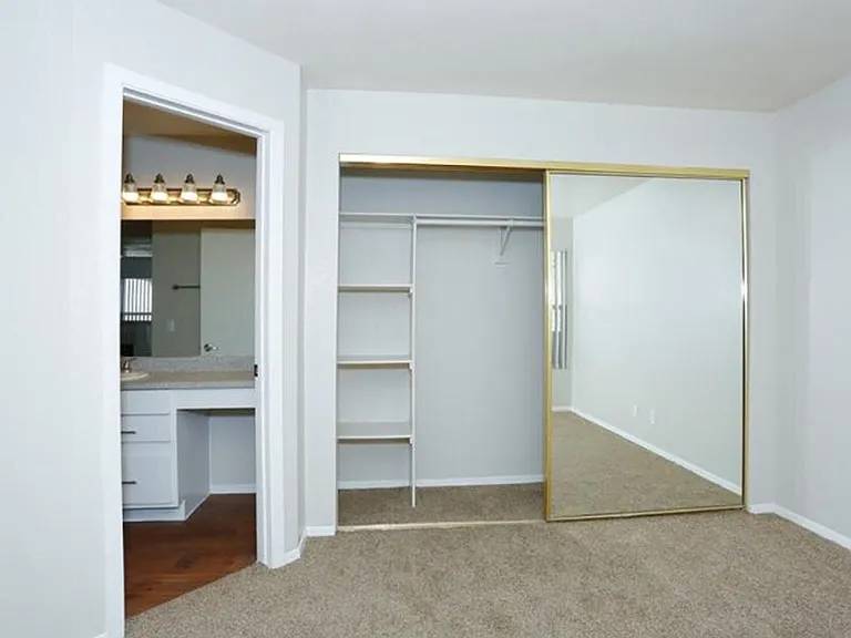 127 W Cypress St — Photo 9
