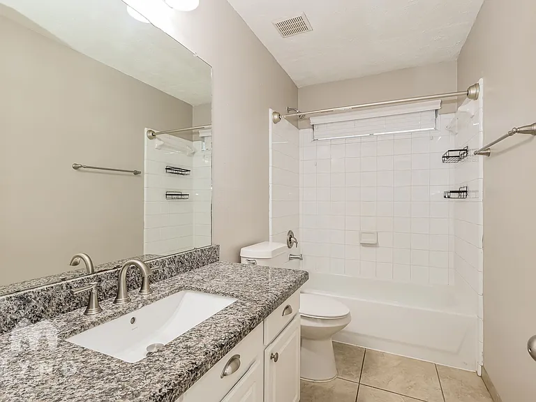 12035 Thornecrest Dr — Photo 16