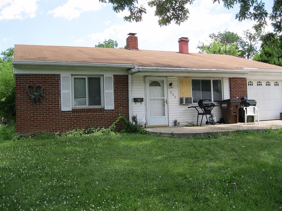 2nd image of 880 N Hill Ln