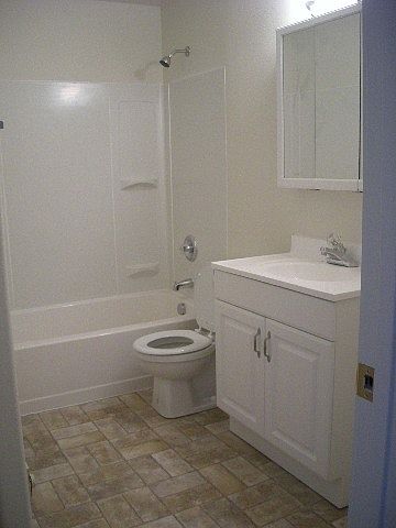 2nd image of 464 W 60th Ave