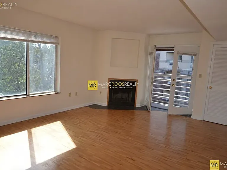 347 Franklin St — Photo 1