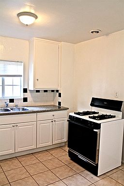 4th image of 3409 Club Dr APT 05
