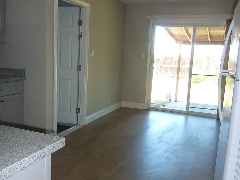 2637 Cordova Ln — Photo 7