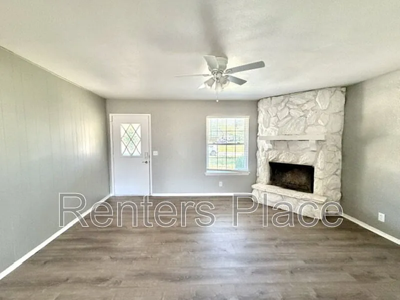 3 bed, 2.0 bath, 1266 sqft, $1,295 — Photo 3