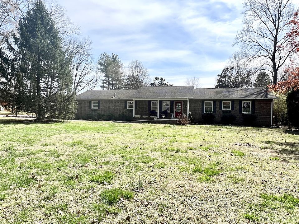 1st image of 374 Woodcrest Dr