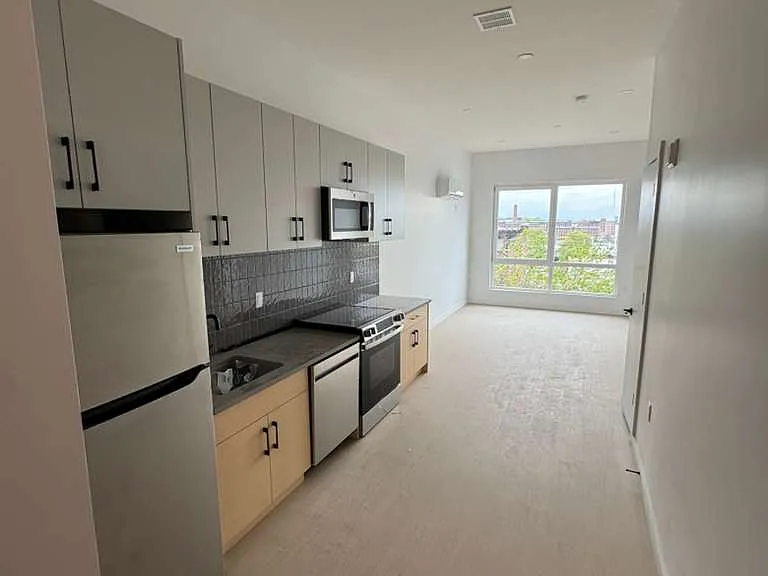 74 Webster St #5C — Photo 1