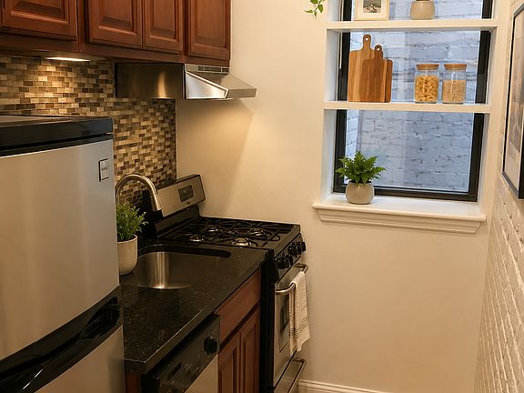 3rd image of 135 W 24th St APT 1A