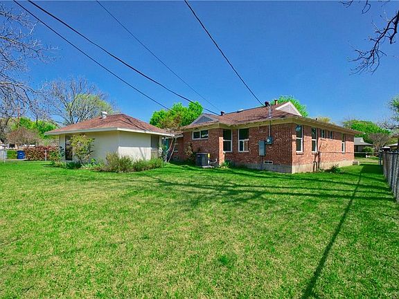 4th image of 9051 Leaside Dr