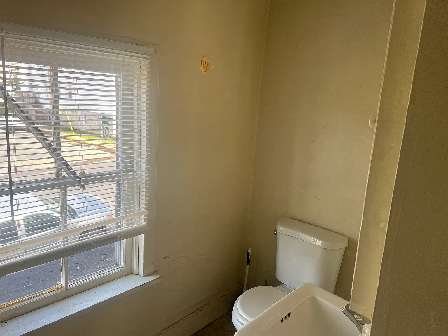 310 & 312 E Burke St — Photo 3