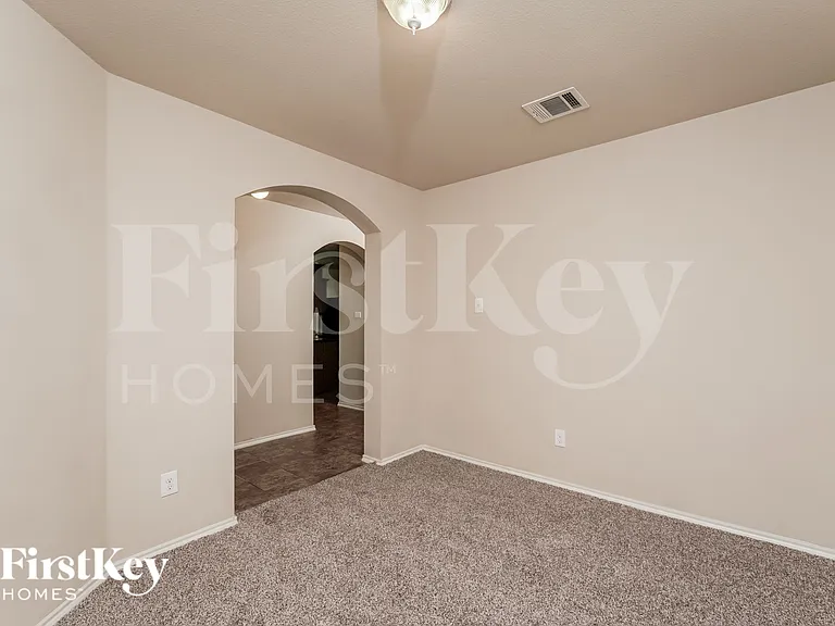 1800 Arbordale Way — Photo 9