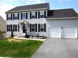 912 Kingston Ln, Breinigsville, PA 18031