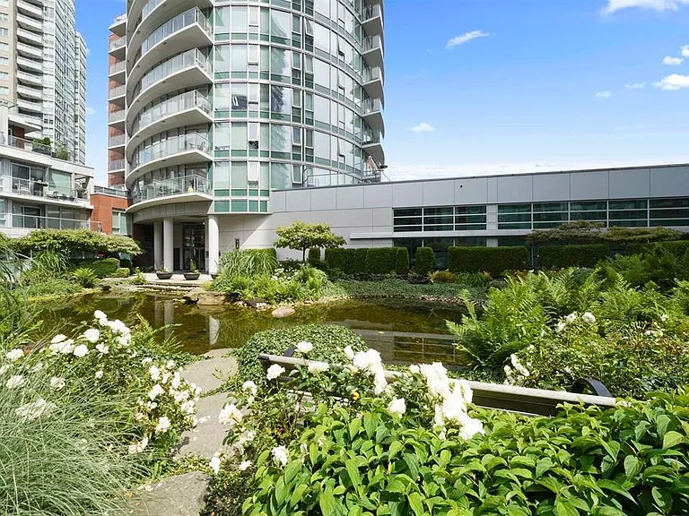 688 Abbott St #2208 — Photo 3