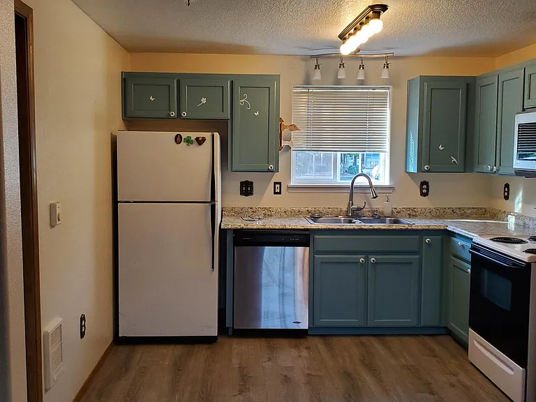 1639 Main St #101 — Photo 14