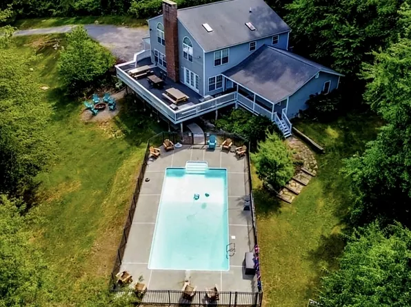 5 Bittersweet Drive, Ledyard, CT 06335