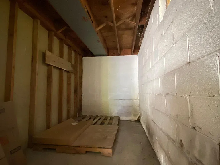 137 Houston Ave #1 — Photo 17