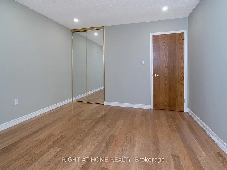 2035 Carleton Ct — Photo 10