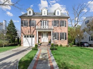 38 Forest Ln, Bronxville, NY 10708