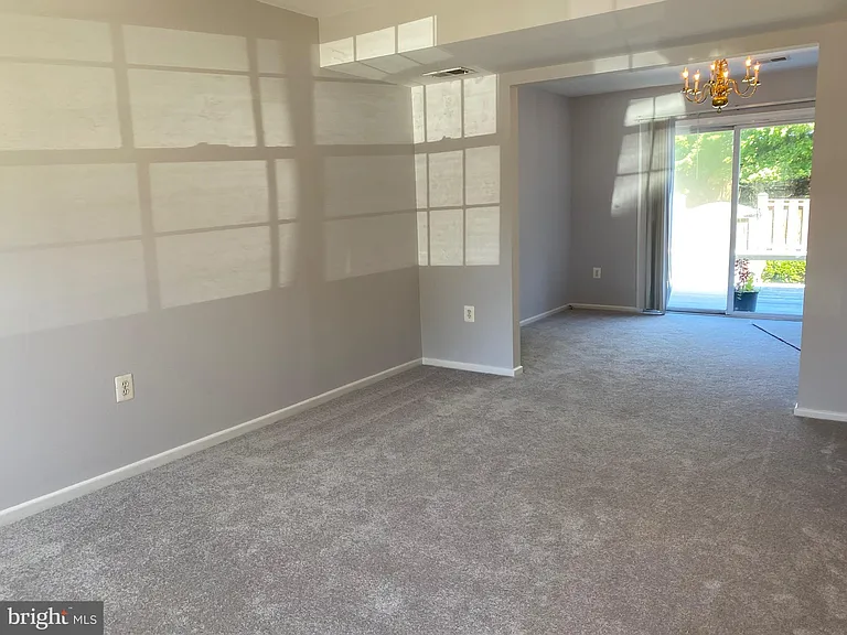 4 Chantilly Ct — Photo 38