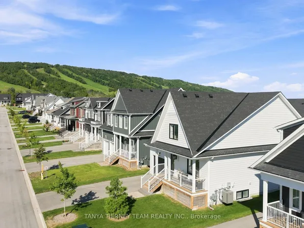 122 Courtland St, The Blue Mountains, ON L9Y 5L8