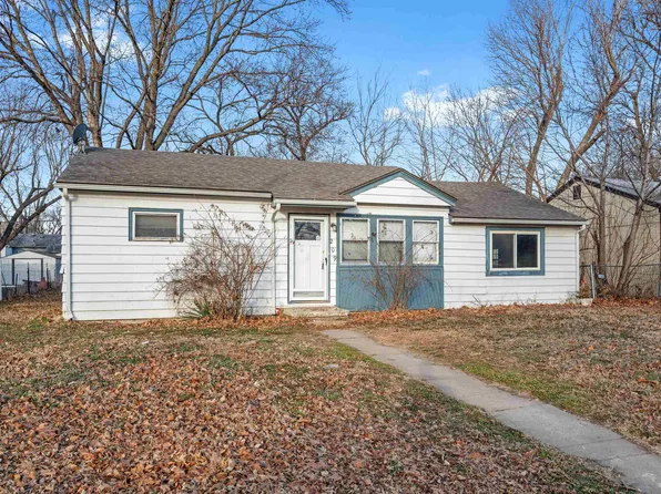 209 S Trout Ave, Haysville, KS 67060