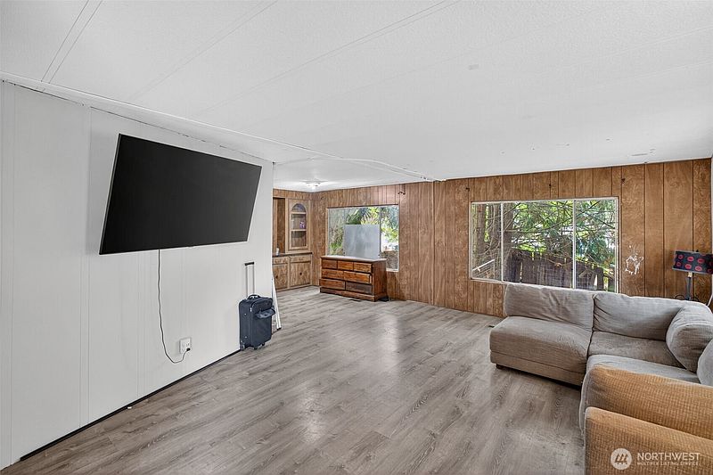 3rd image of 31 Meadow Drive