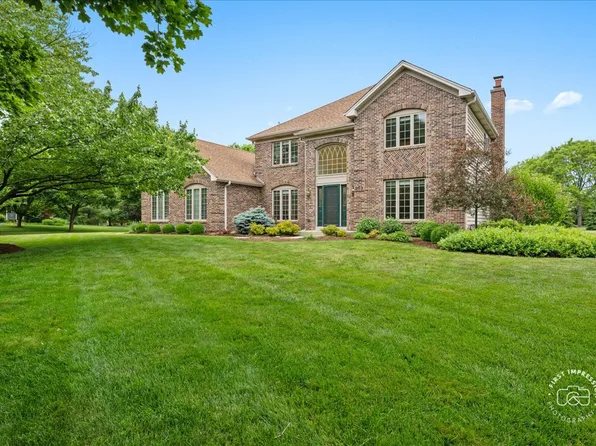 202 Windsor Cir, Saint Charles, IL 60175