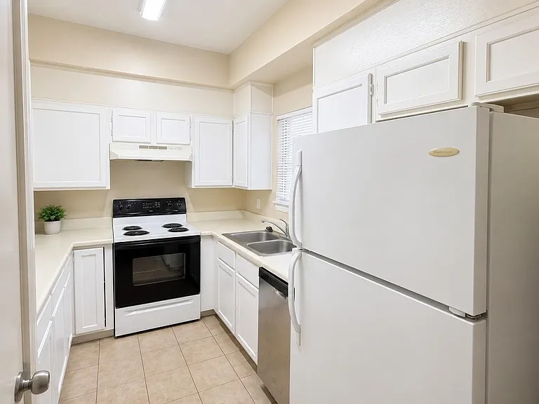 3100 Walnut Bend Ln #319 — Photo 6