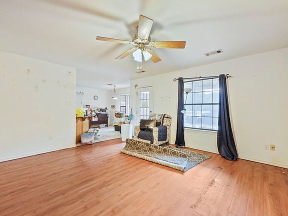 4th image of 2111 Potter Ln