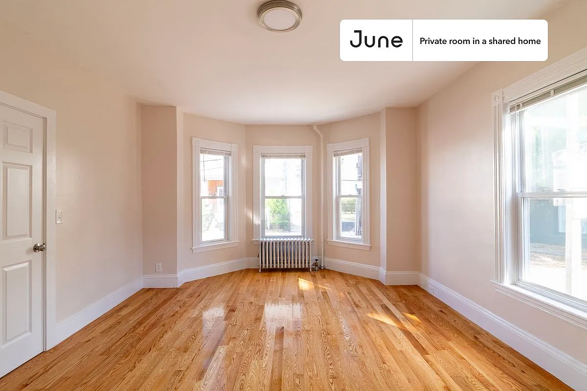 Queen bedroom in 7 bed/2 bath home in Allston #1734 A — Photo 3